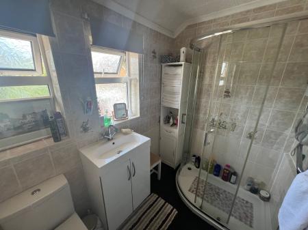 3 bedroom Semi-detached house to let in Byron Avenue, Grantham, NG31