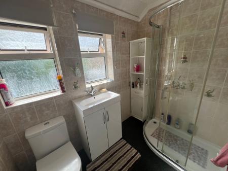 3 bedroom Semi-detached house to let in Byron Avenue, Grantham, NG31