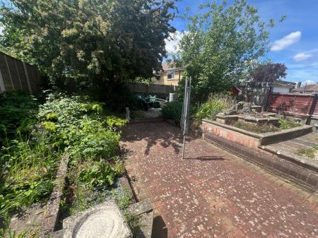 3 bedroom Semi-detached house to let in Byron Avenue, Grantham, NG31
