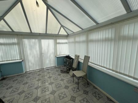 3 bedroom Semi-detached house to let in Byron Avenue, Grantham, NG31