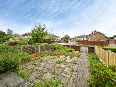 4 bedroom Terraced House for sale in Tennyson Avenue, Grantham, NG31