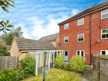 4 bedroom Terraced House for sale in Watt Avenue, Colsterworth, NG33
