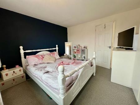 2 bedroom Semi-detached house for sale in Wentworth Drive, Grantham, NG31