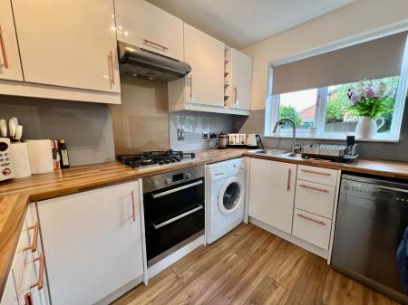 2 bedroom Semi-detached house for sale in Wentworth Drive, Grantham, NG31
