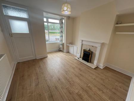 3 bedroom Terraced House to let in Ladysmith Terrace, Gonerby Hill Foot, NG31