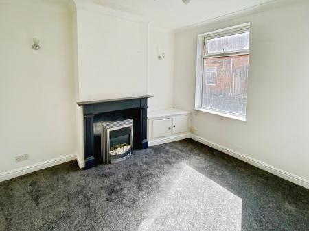2 bedroom Terraced House to let in Oxford Street, Grantham, NG31