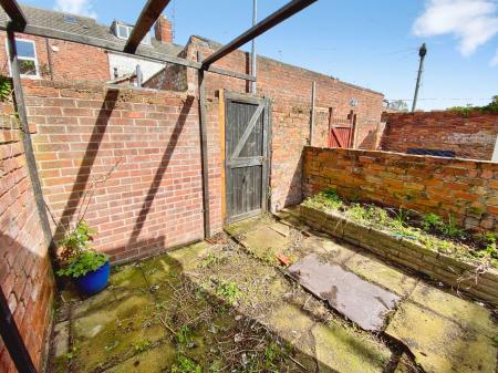 2 bedroom Terraced House to let in Oxford Street, Grantham, NG31