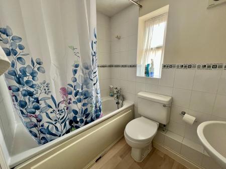 2 bedroom Semi-detached house for sale in Cavendish Way, Grantham, NG31