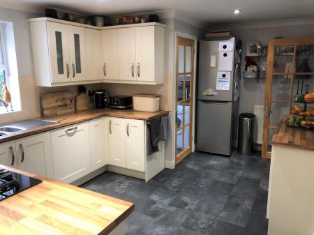 3 bedroom Detached house to let in Bell Close, Gonerby Hill Foot, NG31