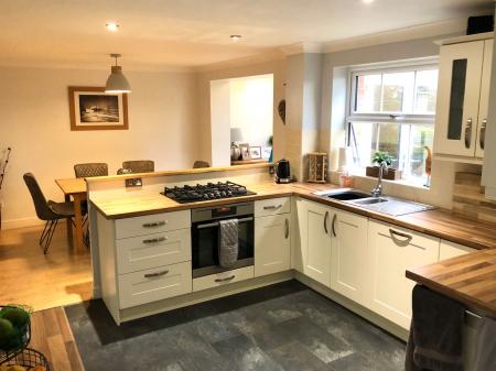 3 bedroom Detached house to let in Bell Close, Gonerby Hill Foot, NG31