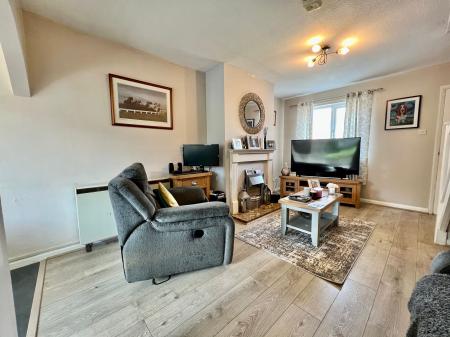 2 bedroom Semi-detached house for sale in Carlisle Close, Grantham, NG31