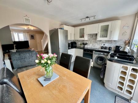 2 bedroom Semi-detached house for sale in Carlisle Close, Grantham, NG31