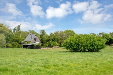 2 bedroom Barn for sale in Low Farm Drive, Folkingham, NG34