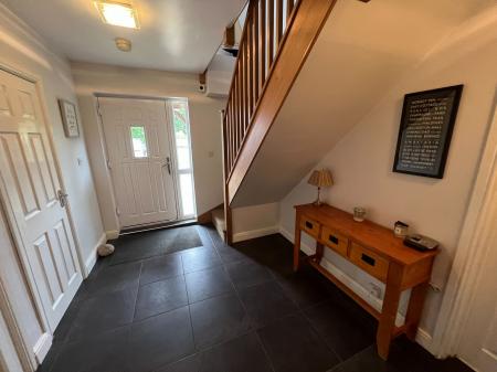 5 bedroom Semi-detached house to let in Heath Farm Lane, Harrowby, NG31