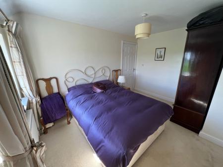 5 bedroom Semi-detached house to let in Heath Farm Lane, Harrowby, NG31