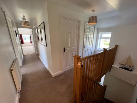 5 bedroom Semi-detached house to let in Heath Farm Lane, Harrowby, NG31
