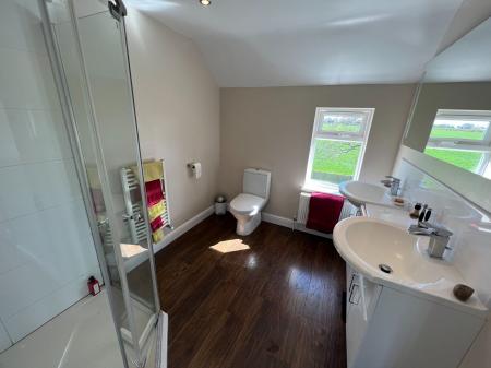 5 bedroom Semi-detached house to let in Heath Farm Lane, Harrowby, NG31