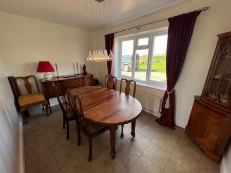 5 bedroom Semi-detached house to let in Heath Farm Lane, Harrowby, NG31
