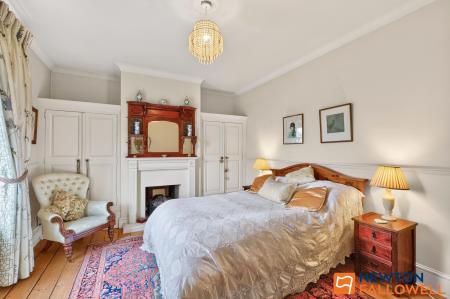 4 bedroom Terraced House for sale in North Parade, Grantham, NG31