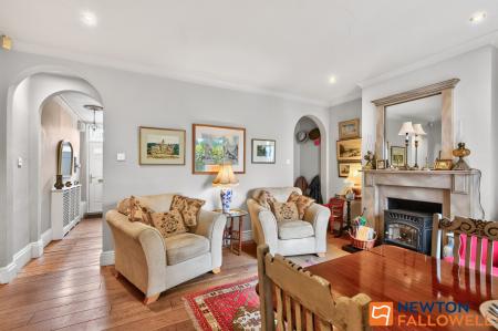 4 bedroom Terraced House for sale in North Parade, Grantham, NG31