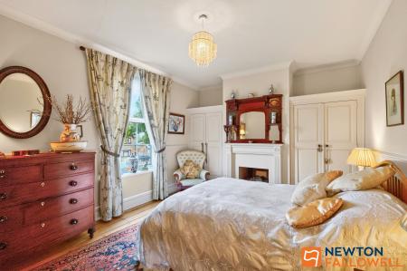 4 bedroom Terraced House for sale in North Parade, Grantham, NG31