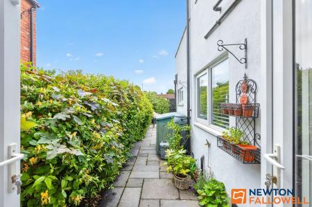 4 bedroom Terraced House for sale in North Parade, Grantham, NG31