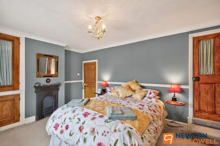 4 bedroom Terraced House for sale in North Parade, Grantham, NG31