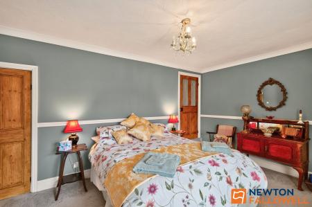 4 bedroom Terraced House for sale in North Parade, Grantham, NG31