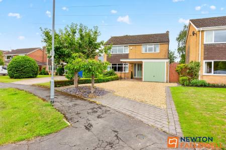 4 bedroom Detached house for sale in Park Road, Allington, NG32