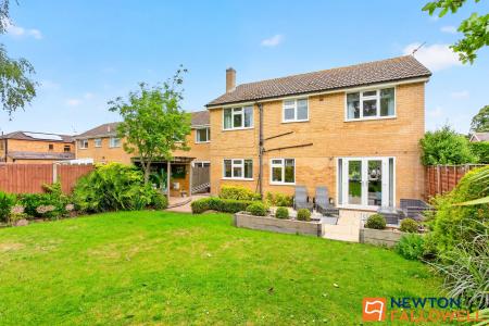 4 bedroom Detached house for sale in Park Road, Allington, NG32