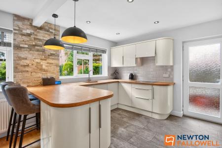4 bedroom Detached house for sale in Park Road, Allington, NG32