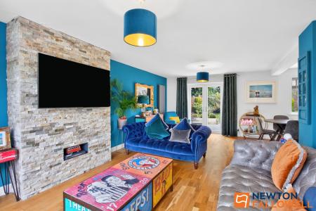 4 bedroom Detached house for sale in Park Road, Allington, NG32