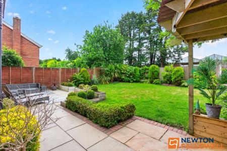 4 bedroom Detached house for sale in Park Road, Allington, NG32