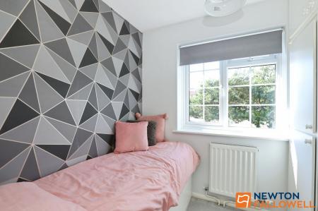 3 bedroom Semi-detached house for sale in Winchester Road, Grantham, NG31
