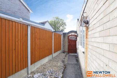 3 bedroom Semi-detached house for sale in Winchester Road, Grantham, NG31