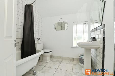 2 bedroom Terraced House for sale in Cowes Road, Grantham, NG31