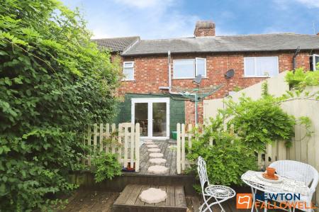 2 bedroom Terraced House for sale in Cowes Road, Grantham, NG31