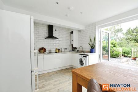 2 bedroom Terraced House for sale in Cowes Road, Grantham, NG31