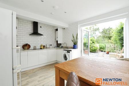 2 bedroom Terraced House for sale in Cowes Road, Grantham, NG31