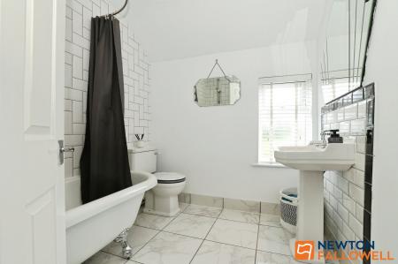 2 bedroom Terraced House for sale in Cowes Road, Grantham, NG31