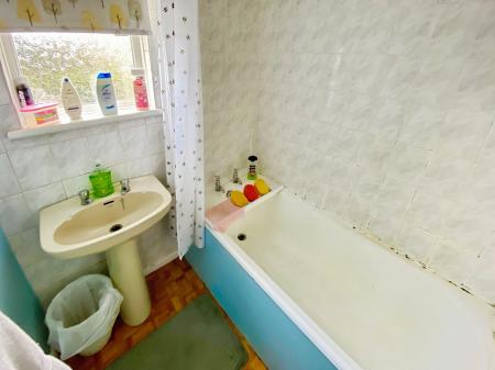 3 bedroom Semi-detached house for sale in Stour Court, Grantham, NG31