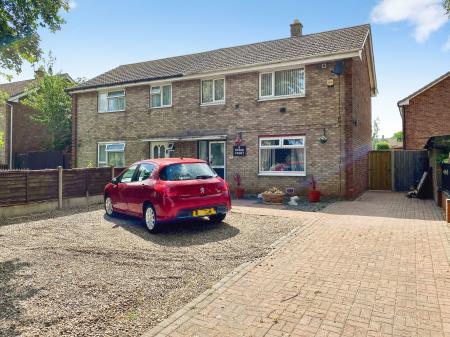 3 bedroom Semi-detached house for sale in Stour Court, Grantham, NG31
