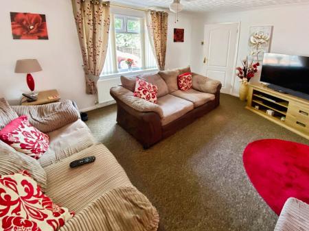 3 bedroom Semi-detached house for sale in Stour Court, Grantham, NG31