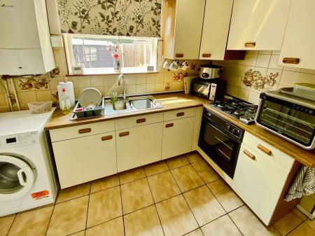 3 bedroom Semi-detached house for sale in Stour Court, Grantham, NG31
