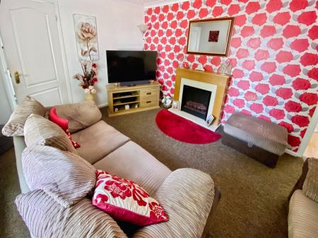 3 bedroom Semi-detached house for sale in Stour Court, Grantham, NG31