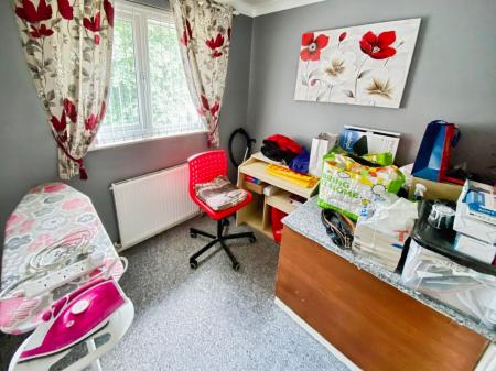3 bedroom Semi-detached house for sale in Stour Court, Grantham, NG31