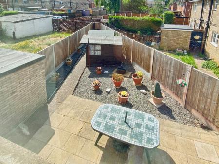 3 bedroom Semi-detached house for sale in Stour Court, Grantham, NG31