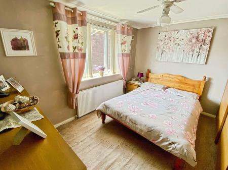 3 bedroom Semi-detached house for sale in Stour Court, Grantham, NG31