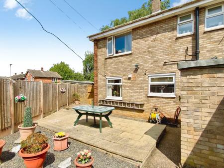 3 bedroom Semi-detached house for sale in Stour Court, Grantham, NG31