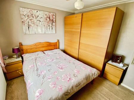 3 bedroom Semi-detached house for sale in Stour Court, Grantham, NG31